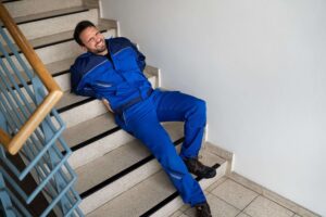 Worker slip on the dark staircase.